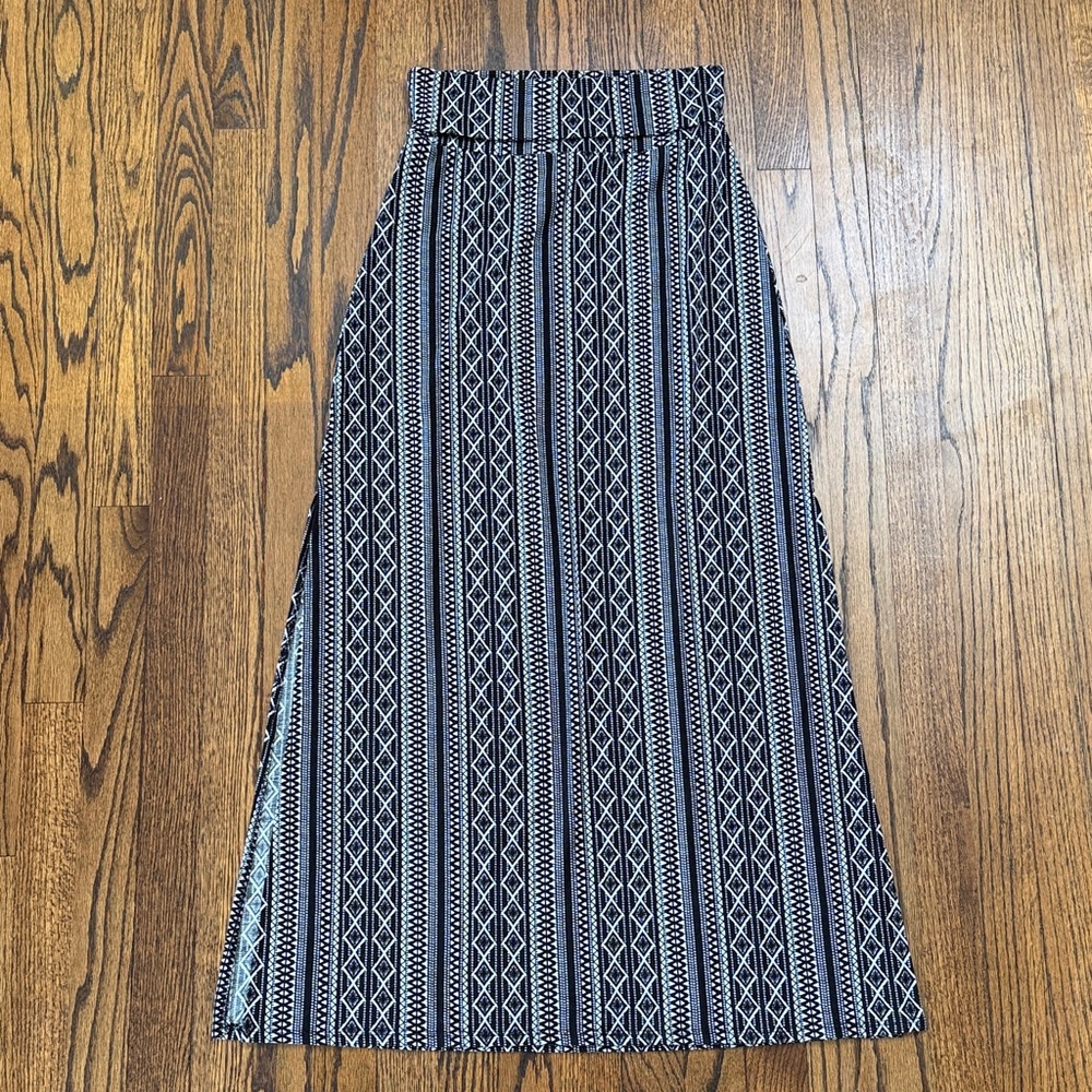 B30 Joe B by Joe Benbasset Women Medium Geometric Black and White Maxi Skirt